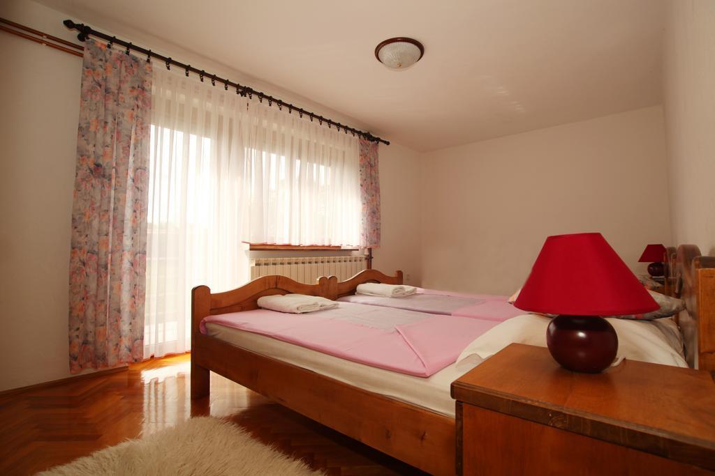 Rooms Markovic Otočac Eksteriør bilde